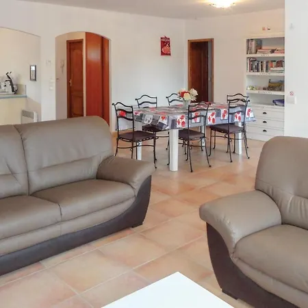 3 Bedroom Beautiful In Sur Orb Cessenon-sur-Orb