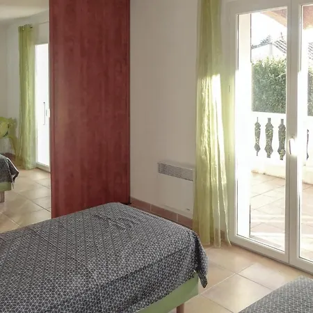 3 Bedroom Beautiful In Sur Orb Holiday home Cessenon-sur-Orb
